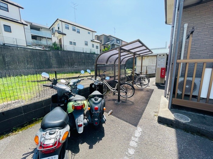 物件外観写真3　(駐輪場)