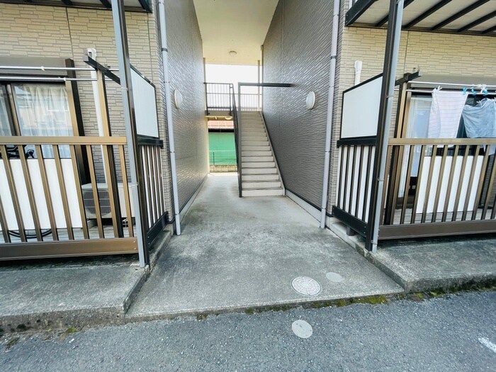 物件外観写真5　(エントランス部分)