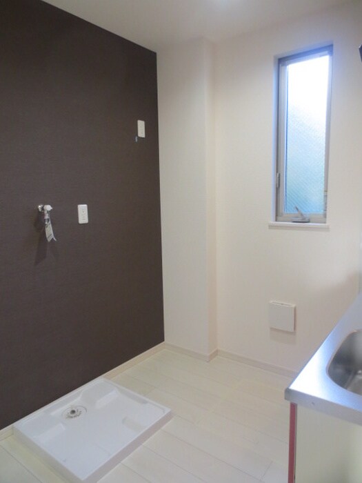 物件内観写真11　(洗濯機置場)