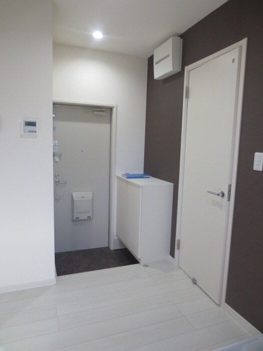 物件内観写真12　(玄関)