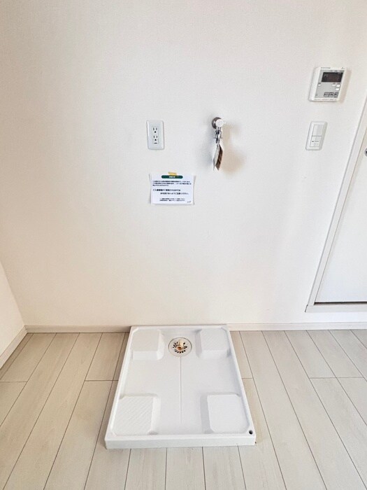 物件内観写真14　(洗濯機置場)