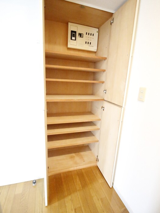 物件内観写真8　(靴箱)