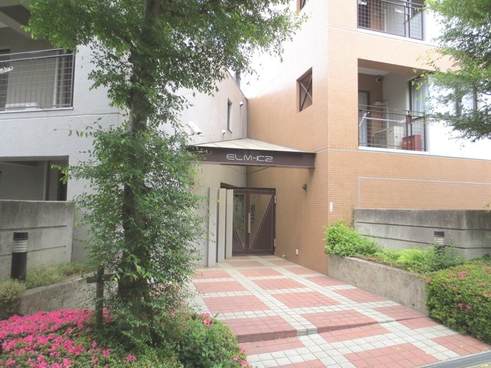 物件外観写真4　(エントランス部分)