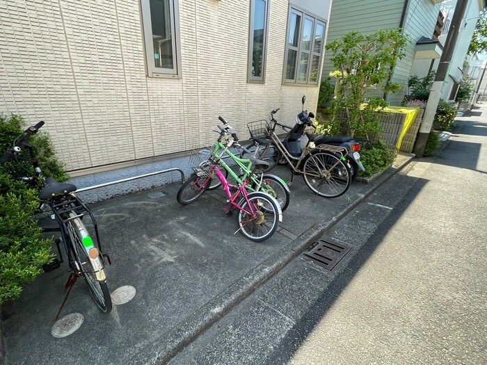 物件外観写真3　(駐輪場)