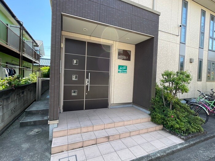物件外観写真4　(エントランス部分)