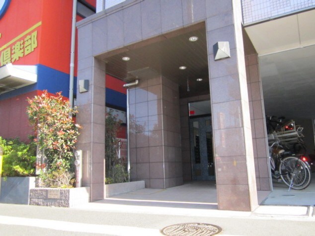 物件外観写真2　(エントランス部分)