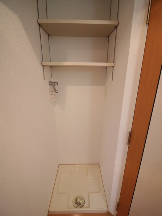 物件内観写真15　(洗濯機置場)