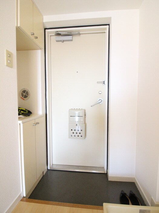 物件内観写真10　(玄関)