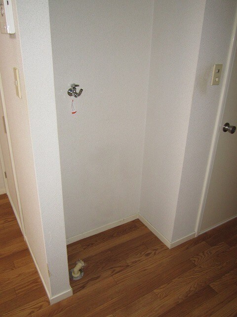 物件内観写真12　(洗濯機置場)