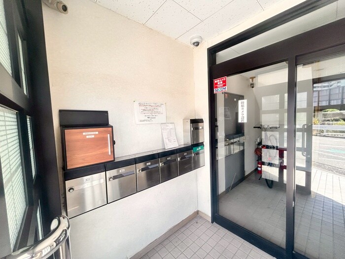 物件外観写真4　(エントランス部分)