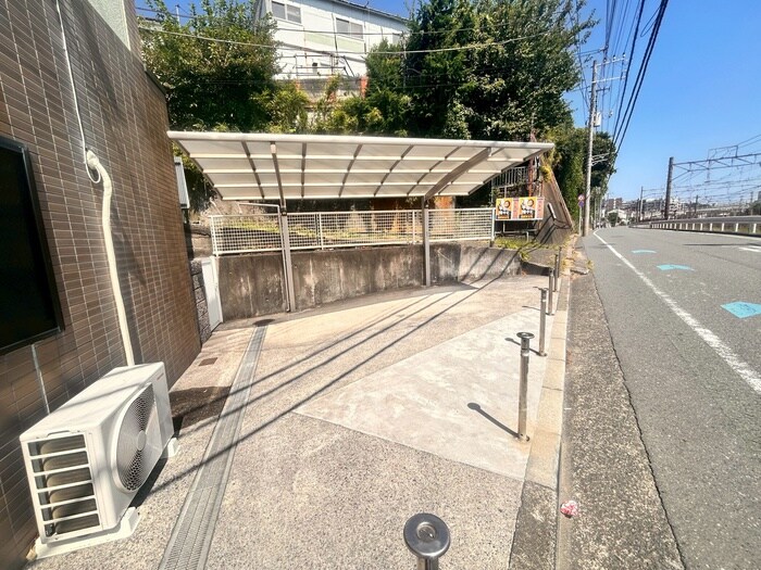 物件外観写真5　(駐車場)