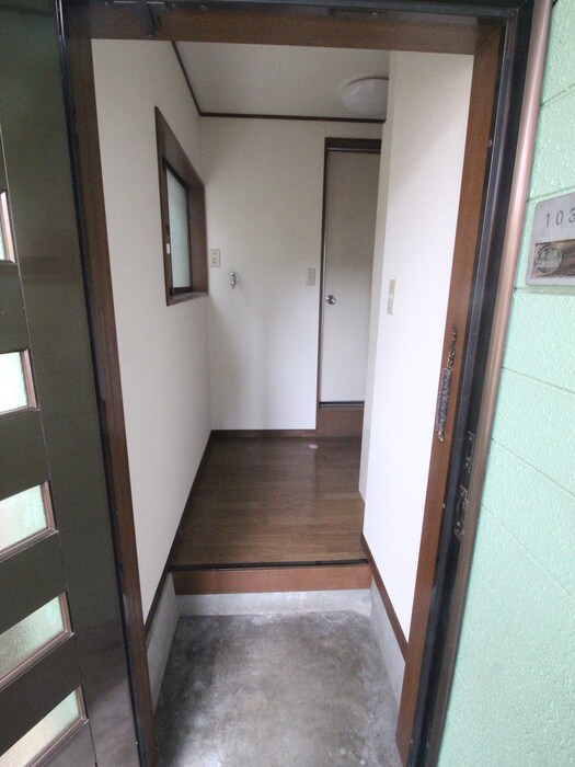 物件内観写真6　(玄関)