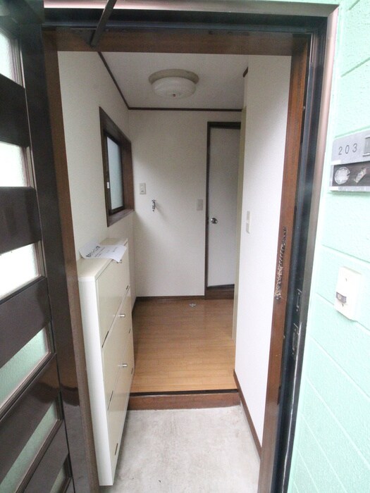 物件内観写真6　(玄関)