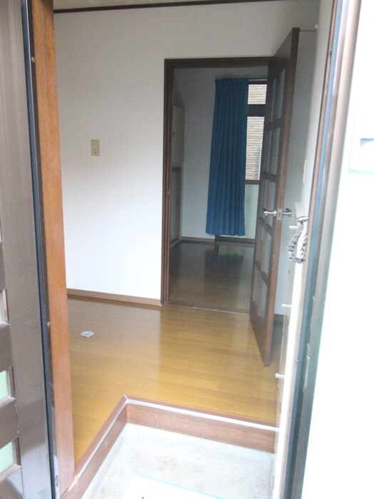 物件内観写真6　(玄関)