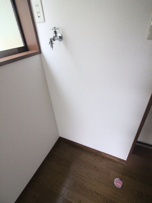 物件内観写真7　(洗濯機置場)