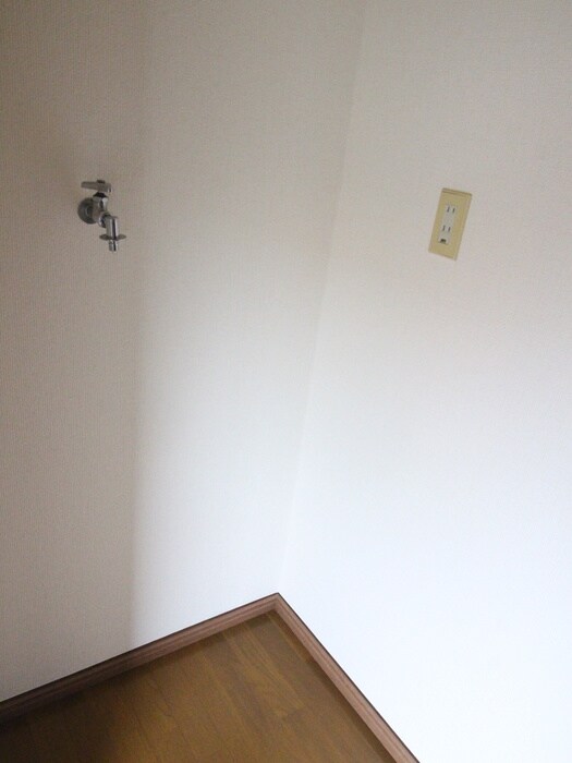 物件内観写真9　(洗濯機置場)