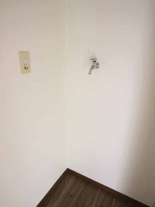 物件内観写真10　(洗濯機置場)