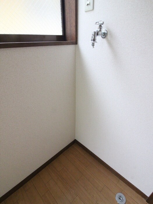 物件内観写真11　(洗濯機置場)