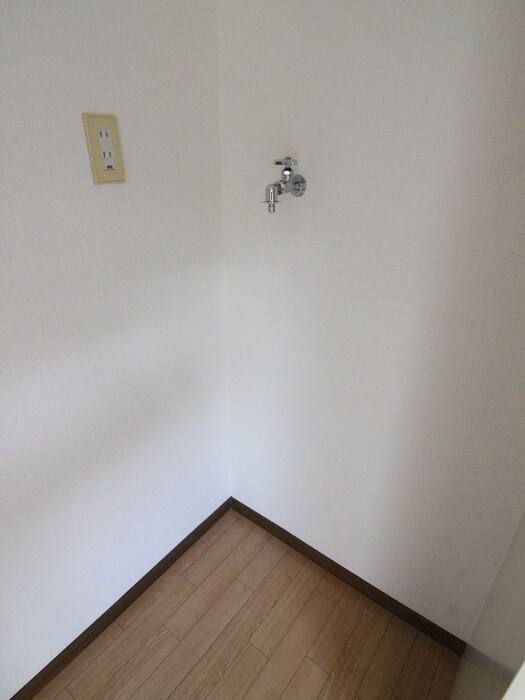 物件内観写真11　(洗濯機置場)