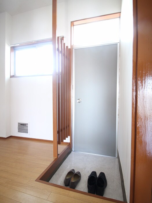 物件内観写真12　(玄関)