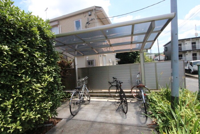 物件外観写真5　(駐輪場)