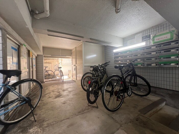 物件外観写真4　(駐輪場)