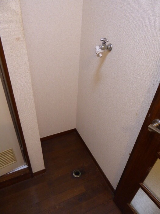 物件内観写真11　(洗濯機置場)