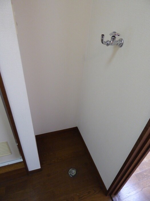 物件内観写真11　(洗濯機置場)