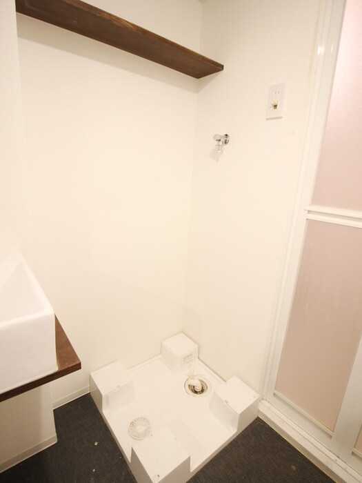 物件内観写真13　(洗濯機置場)