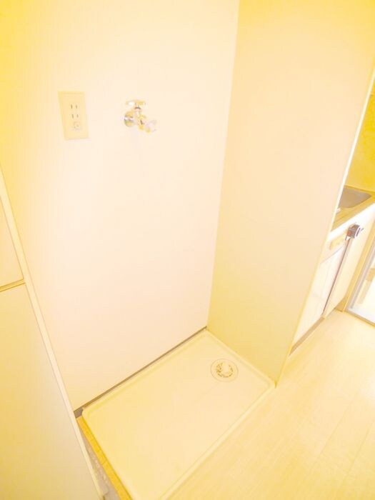 物件内観写真10　(洗濯機置場)