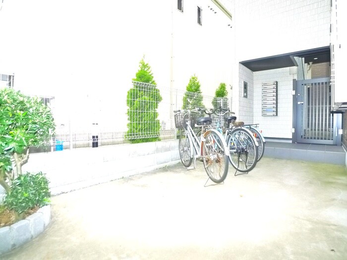 物件外観写真5　(駐輪場)