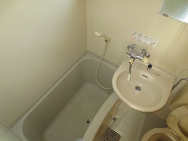 エ－ル谷中のバス