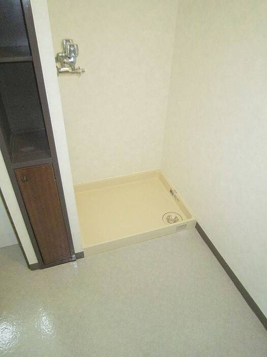 物件内観写真10　(洗濯機置場)