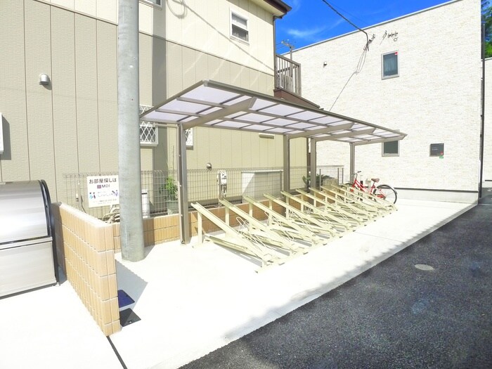 物件外観写真4　(駐輪場)