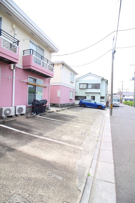 物件外観写真3　(駐車場)