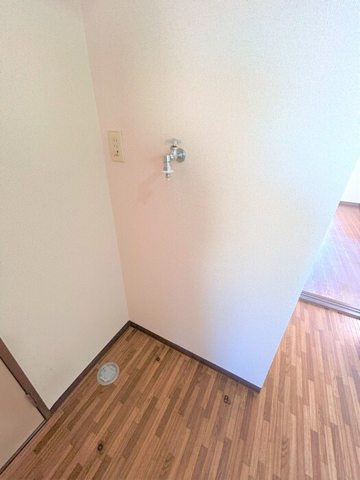 物件内観写真11　(洗濯機置場)