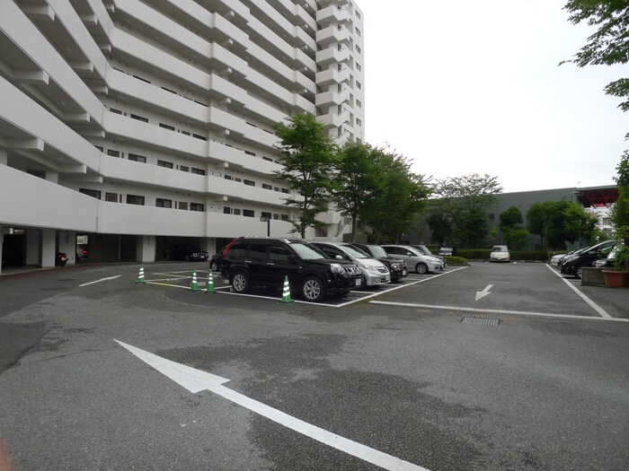 物件外観写真4　(駐車場)