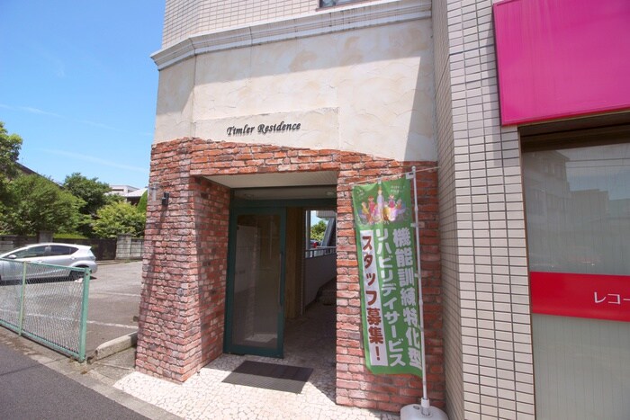 物件外観写真2　(エントランス部分)