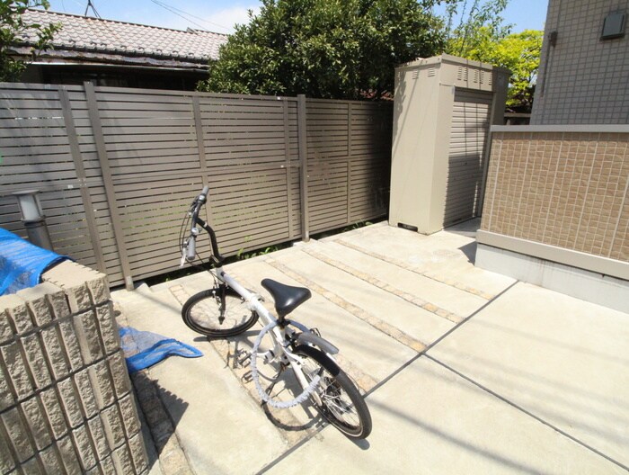 物件外観写真5　(駐輪場)