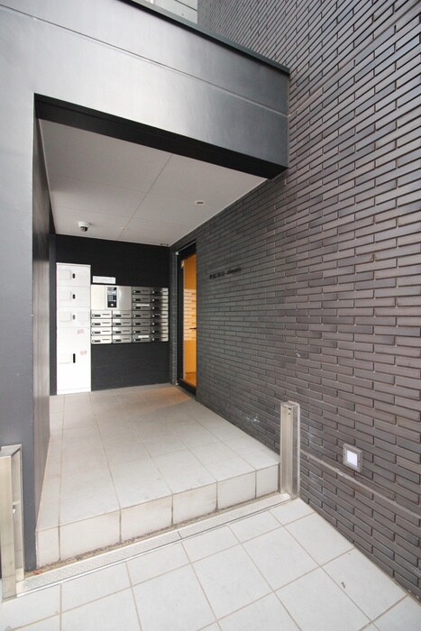 物件外観写真4　(エントランス部分)