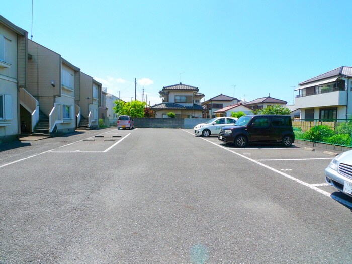 物件外観写真3　(駐車場)
