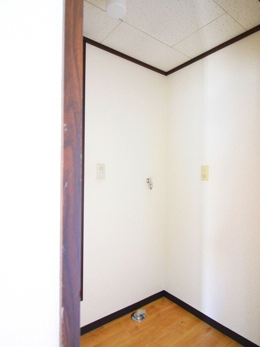 物件内観写真13　(洗濯機置場)