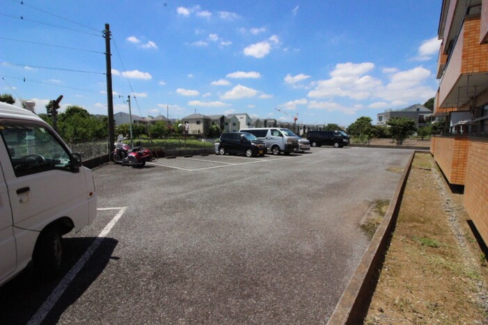 物件外観写真4　(駐車場)