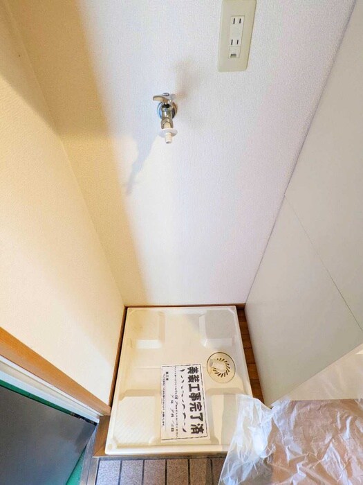 物件内観写真17　(洗濯機置場)