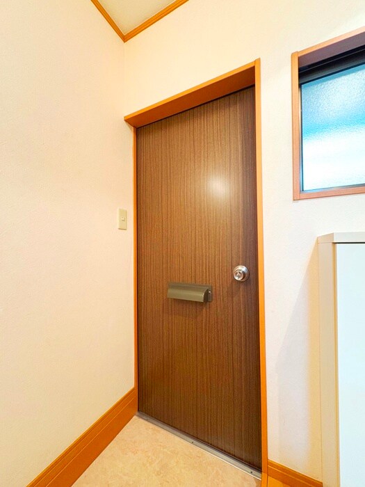物件内観写真14　(玄関)