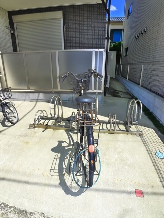 物件外観写真2　(駐輪場)