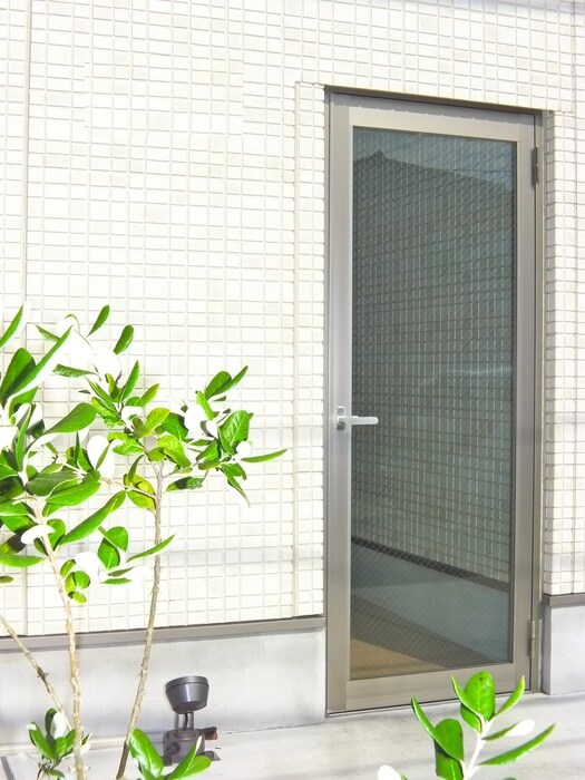 物件外観写真4　(エントランス部分)