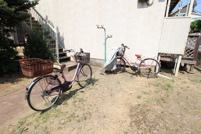 物件外観写真4　(駐輪場)