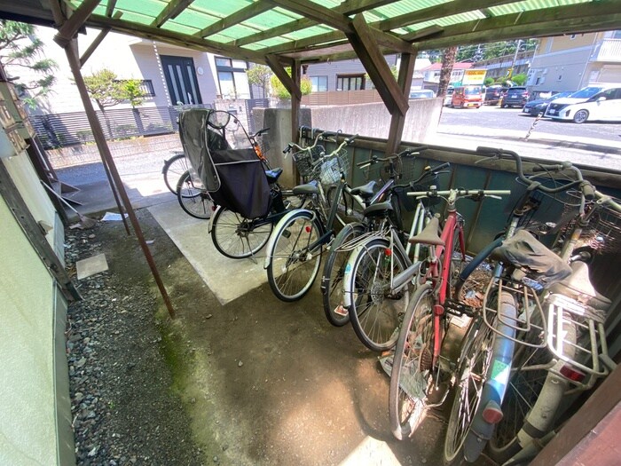 物件外観写真4　(駐輪場)