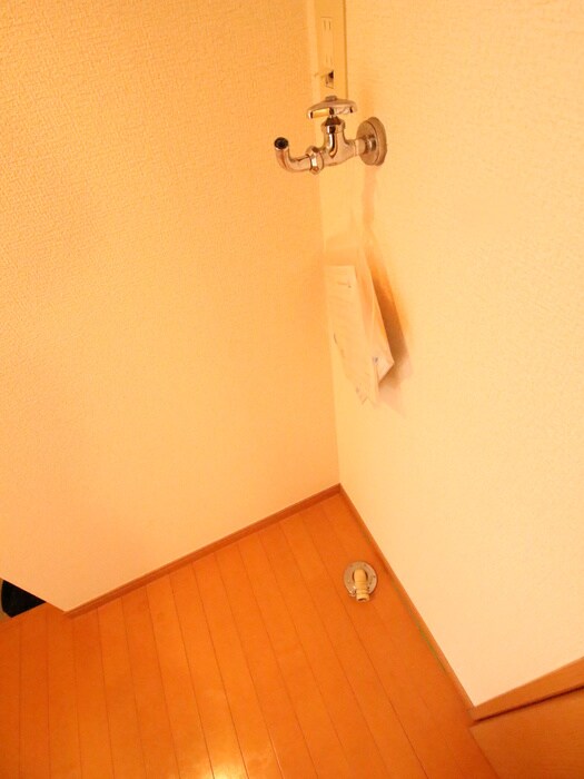 物件内観写真12　(洗濯機置場)